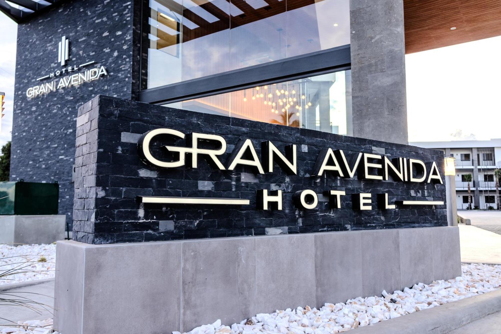 Hotel Gran Avenida, 나보호아 외부 사진