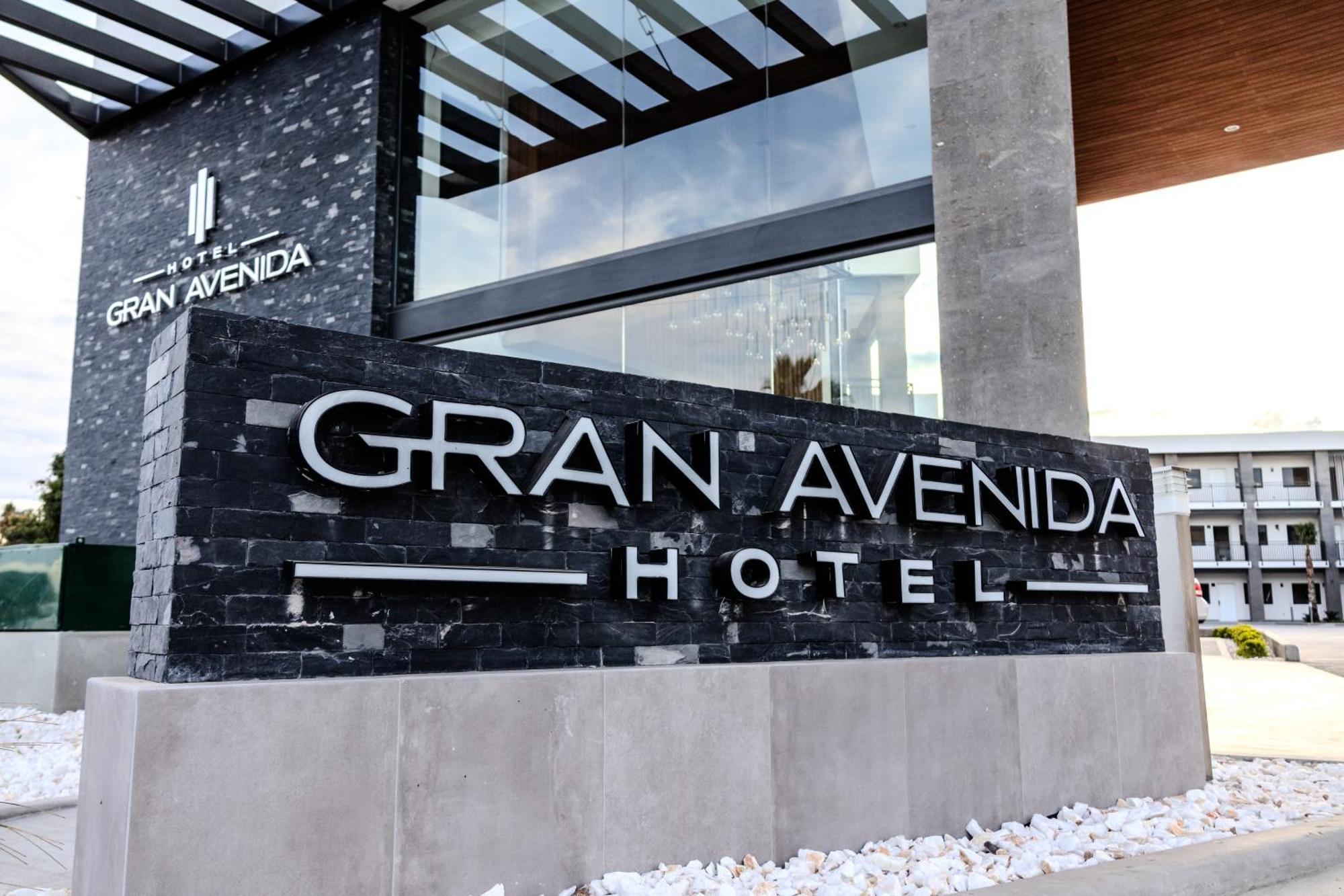 Hotel Gran Avenida, 나보호아 외부 사진